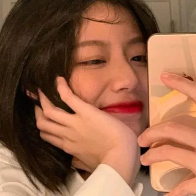 别惹那个抱玩偶的,她打架贼凶